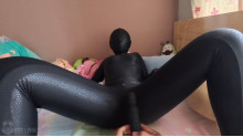 マスク女の部屋に突入
